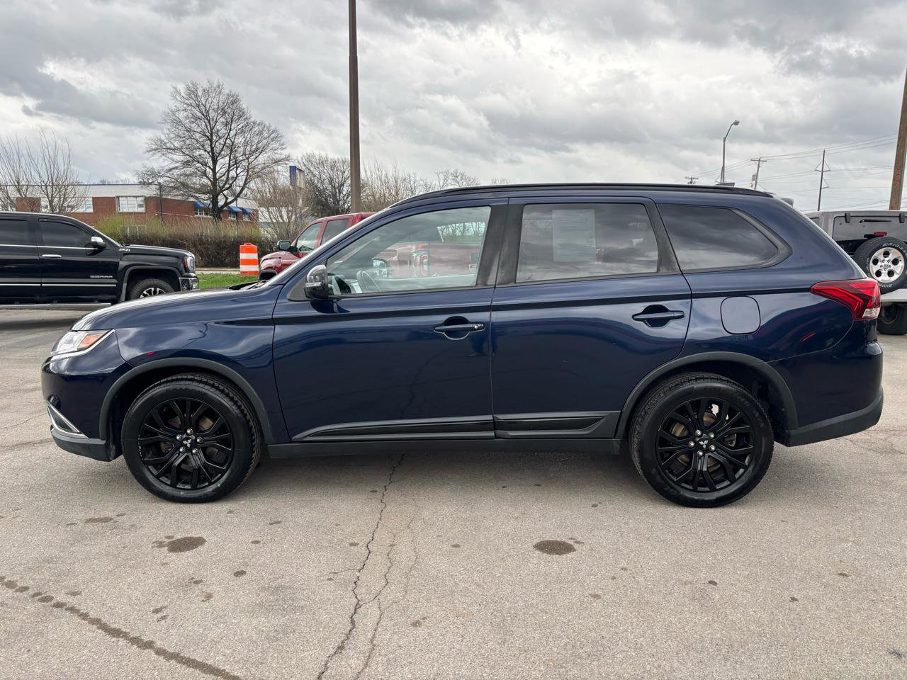 Used 2018 Mitsubishi Outlander LE AWD/4WD image 6