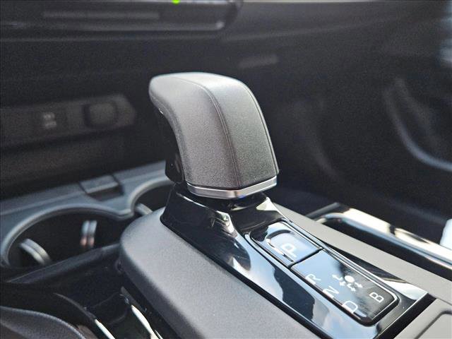 Used 2025 Toyota Prius XLE image 12