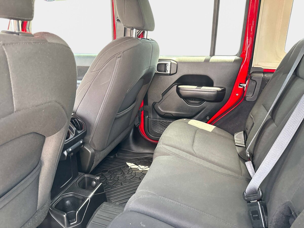 Used 2018 Jeep Wrangler Unlimited Sport S AWD/4WD image 13