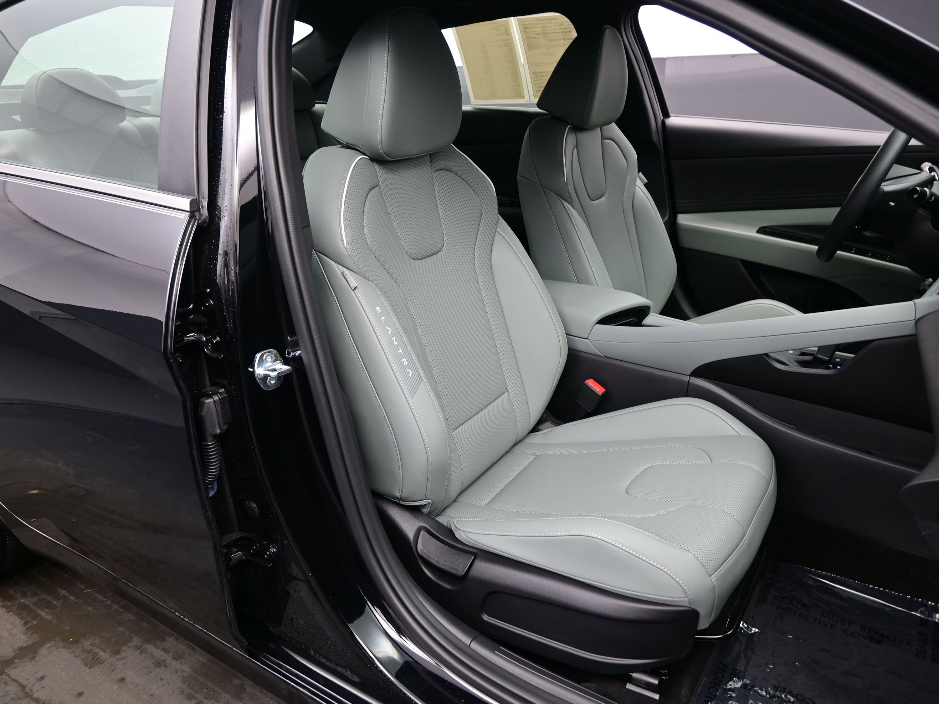 Certified 2025 Hyundai Elantra Limited image 14