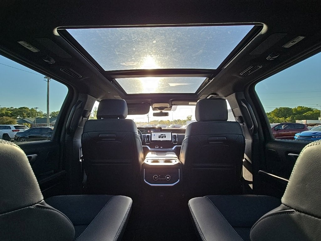 New 2025 Ford Expedition Max Platinum image 26
