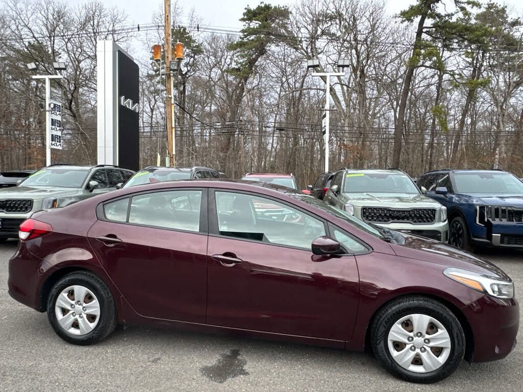 Used 2017 Kia Forte LX w/ LX Popular Package image 5
