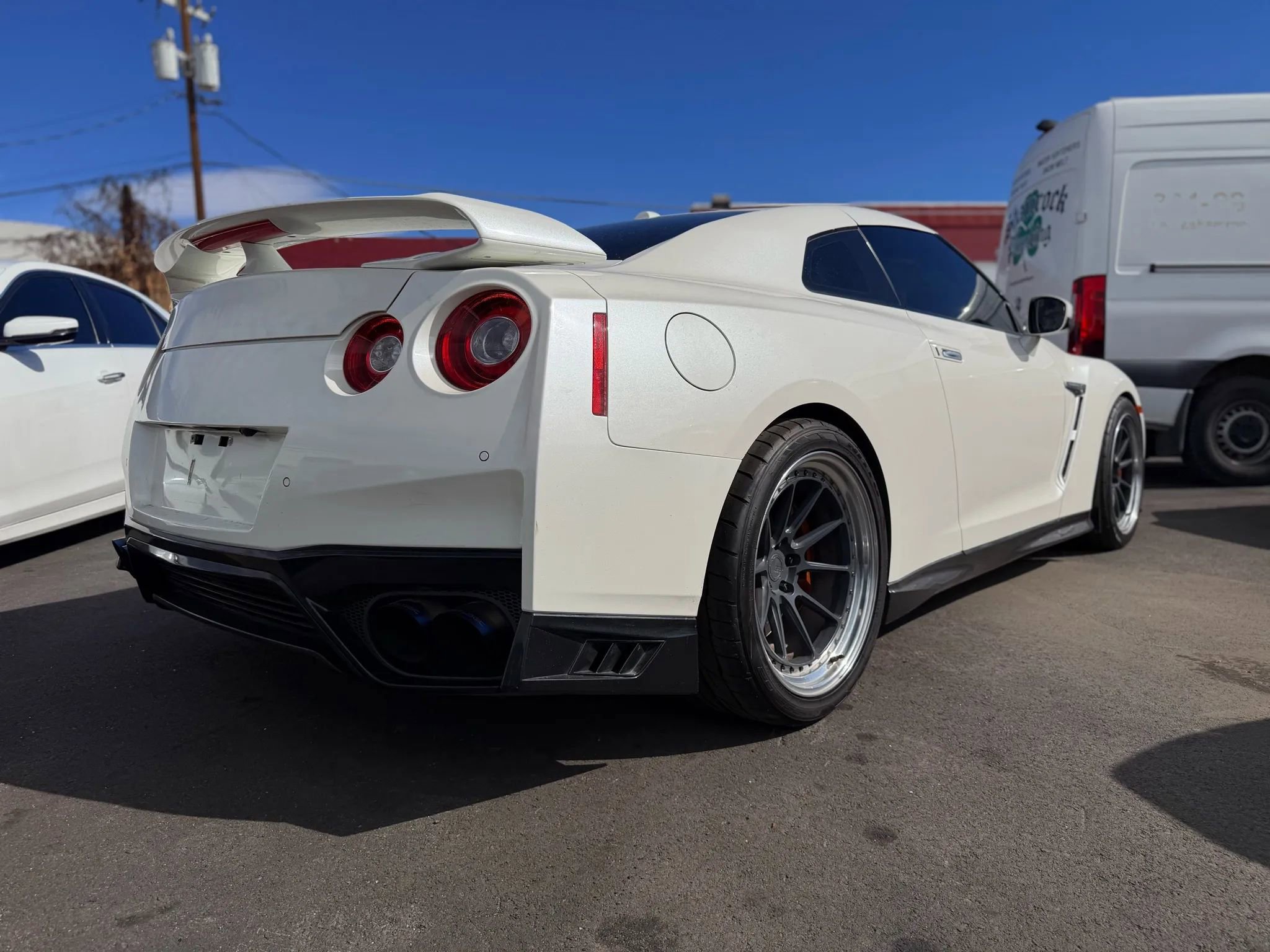 Used 2020 Nissan GT-R Premium w/ Premium Interior Package image 40