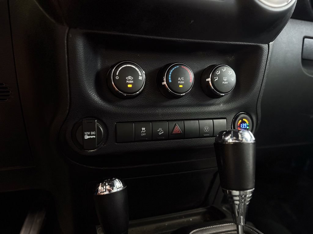 Used 2015 Jeep Wrangler Rubicon w/ Trailer Tow Group AWD/4WD image 13