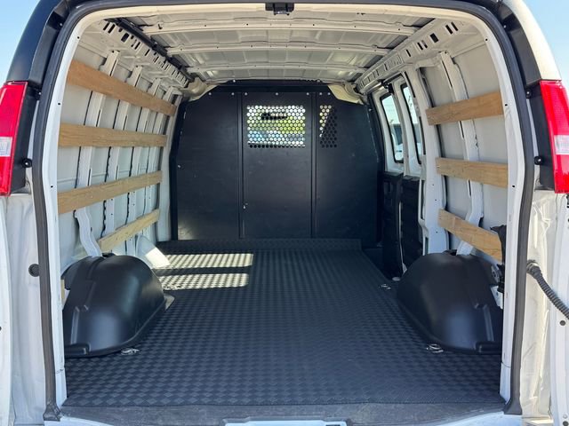 Used 2024 GMC Savana 2500 w/ Driver Convenience Package RWD image 8