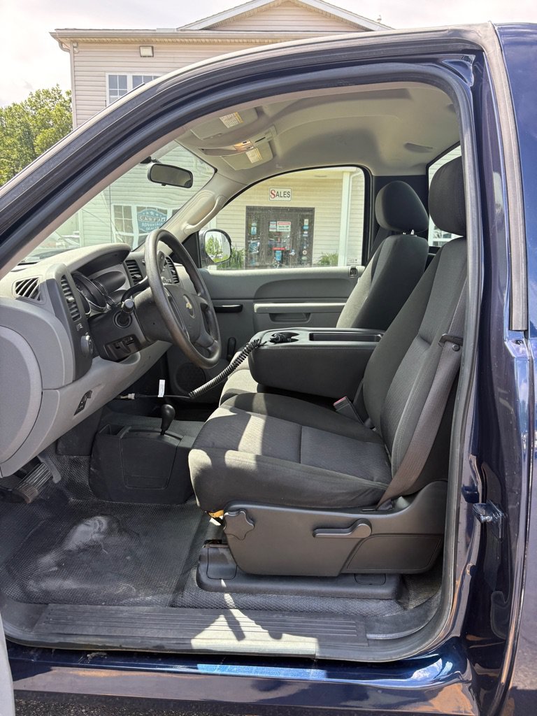 Used 2010 Chevrolet Silverado 2500 W/T w/ Snow Plow Prep Package AWD/4WD image 9