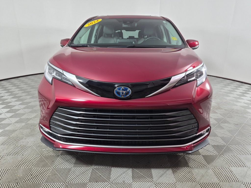 Used 2024 Toyota Sienna Limited FWD image 8