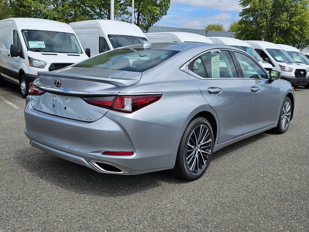 Used 2025 Lexus ES 300h w/ Premium Package FWD image 5
