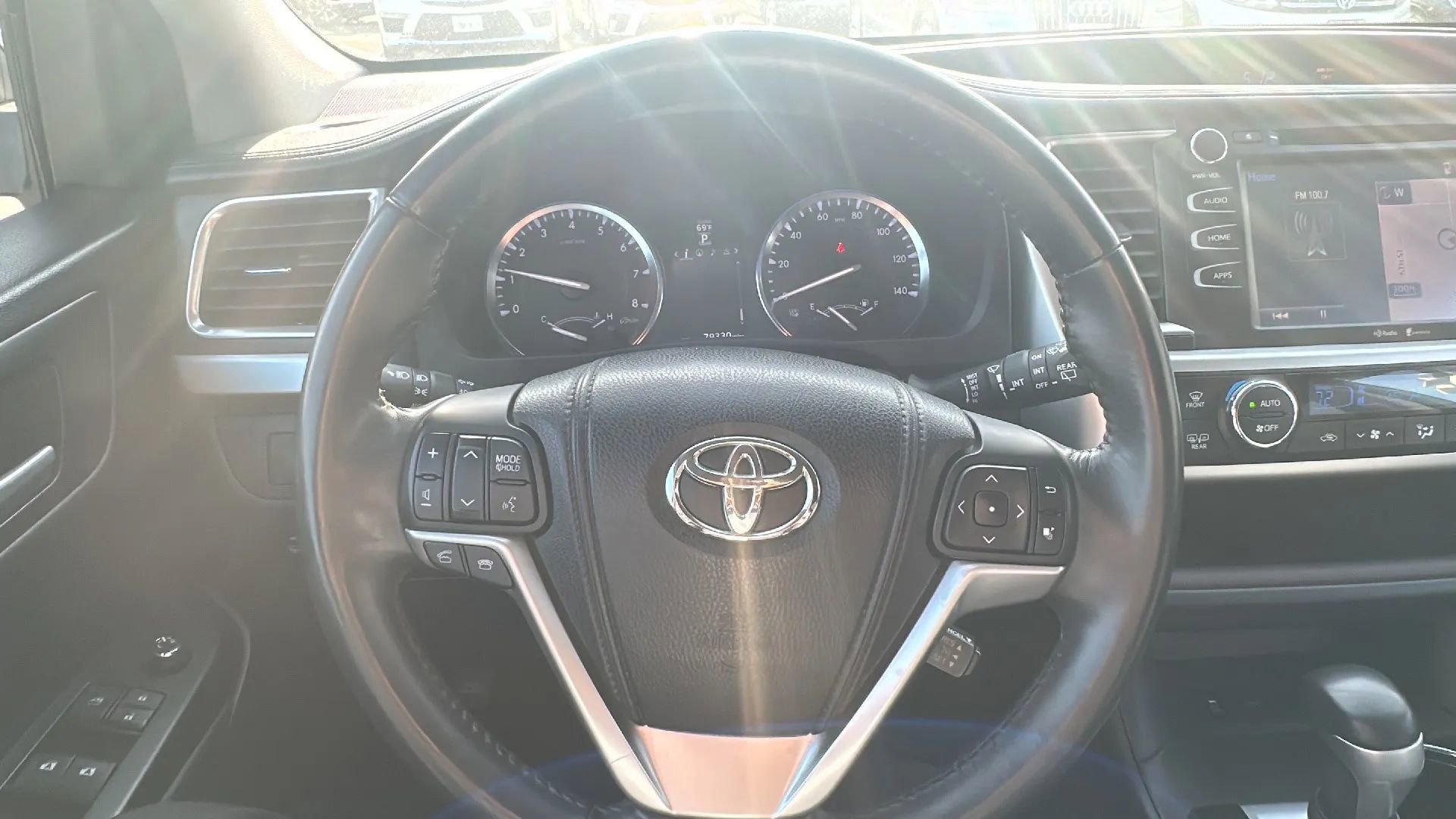 Used 2014 Toyota Highlander XLE image 7