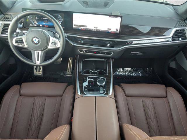 Used 2025 BMW X7 M60i image 18