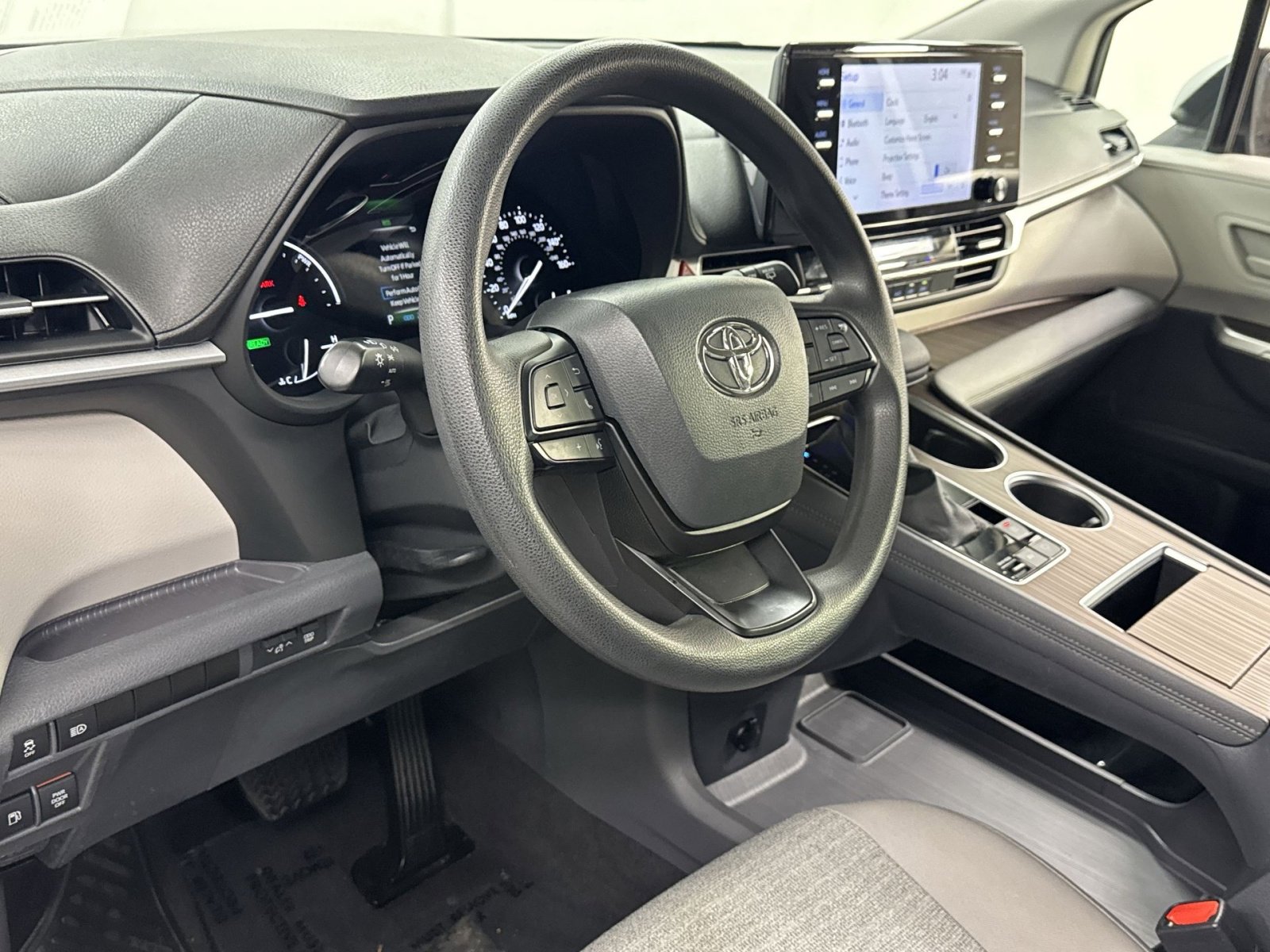 Used 2023 Toyota Sienna LE image 7