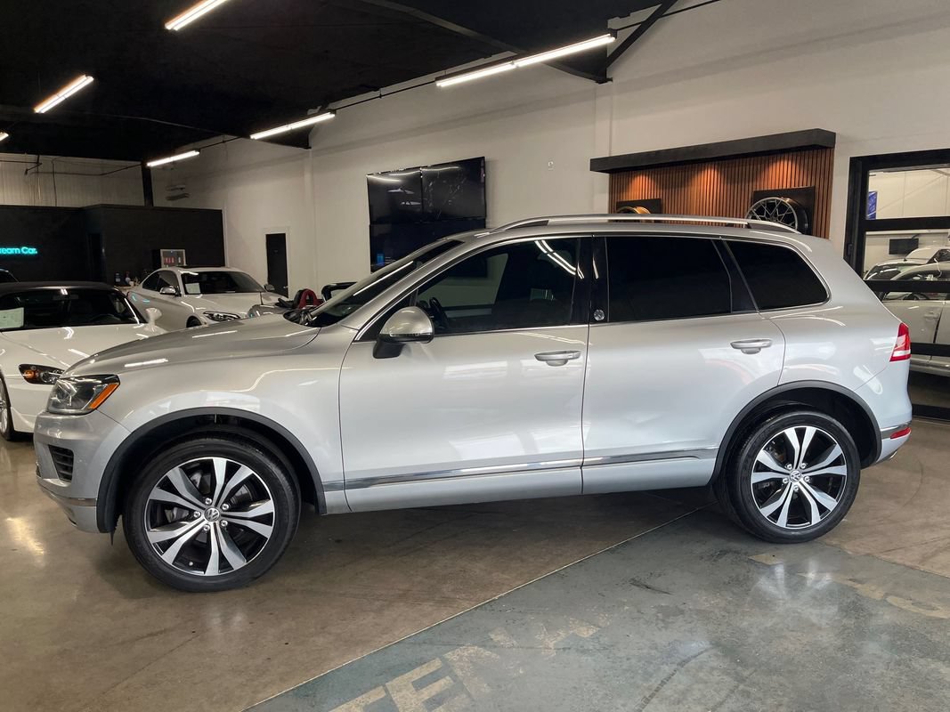 Used 2017 Volkswagen Touareg Wolfsburg Edition AWD/4WD image 5
