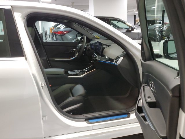 Used 2024 BMW 330i xDrive Sedan w/ Convenience Package AWD/4WD image 27
