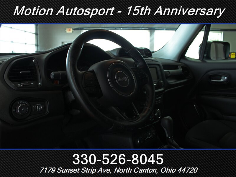 Used 2017 Jeep Renegade Altitude AWD/4WD image 11