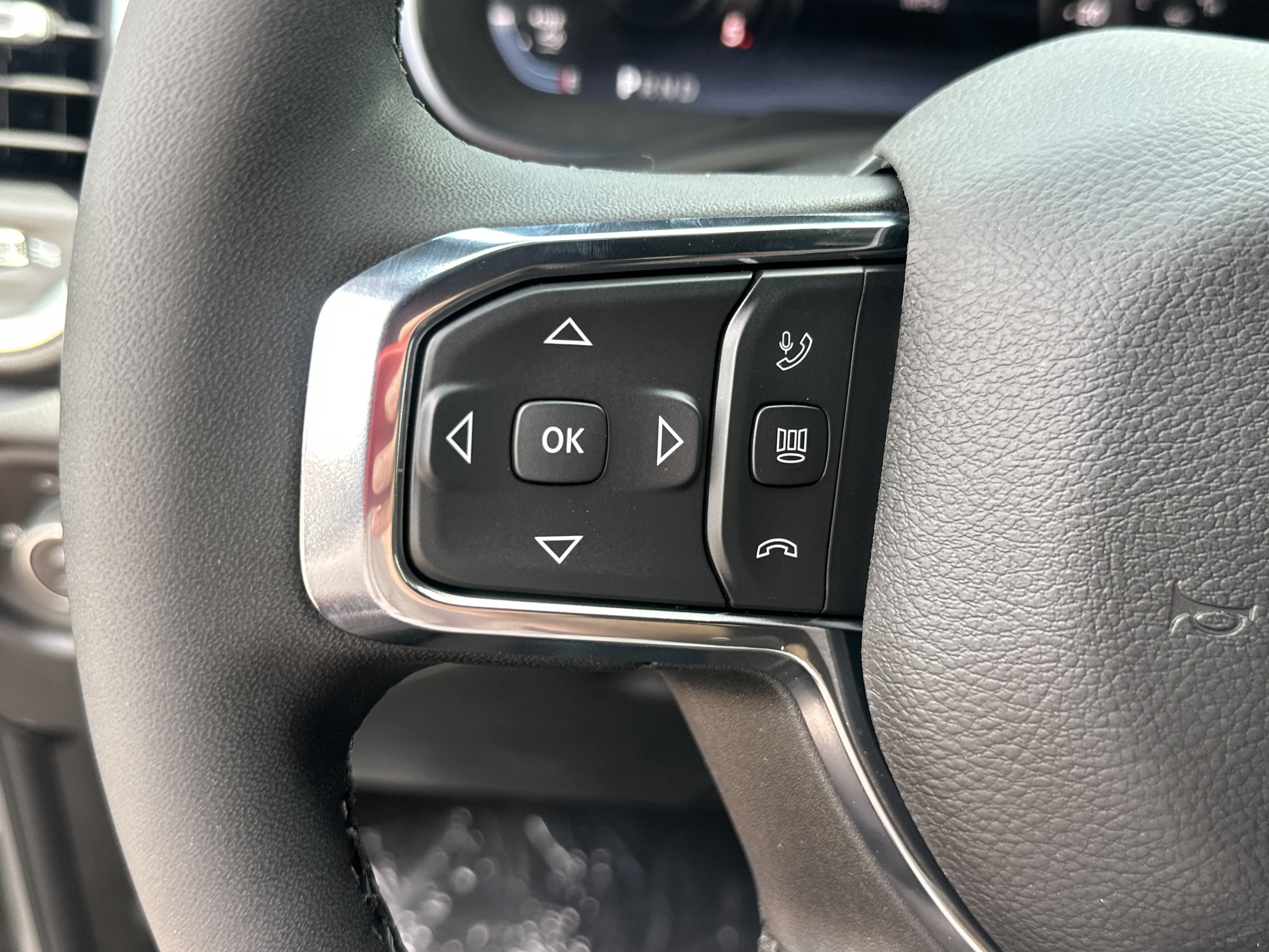 New 2026 RAM 2500 Laramie AWD/4WD image 16