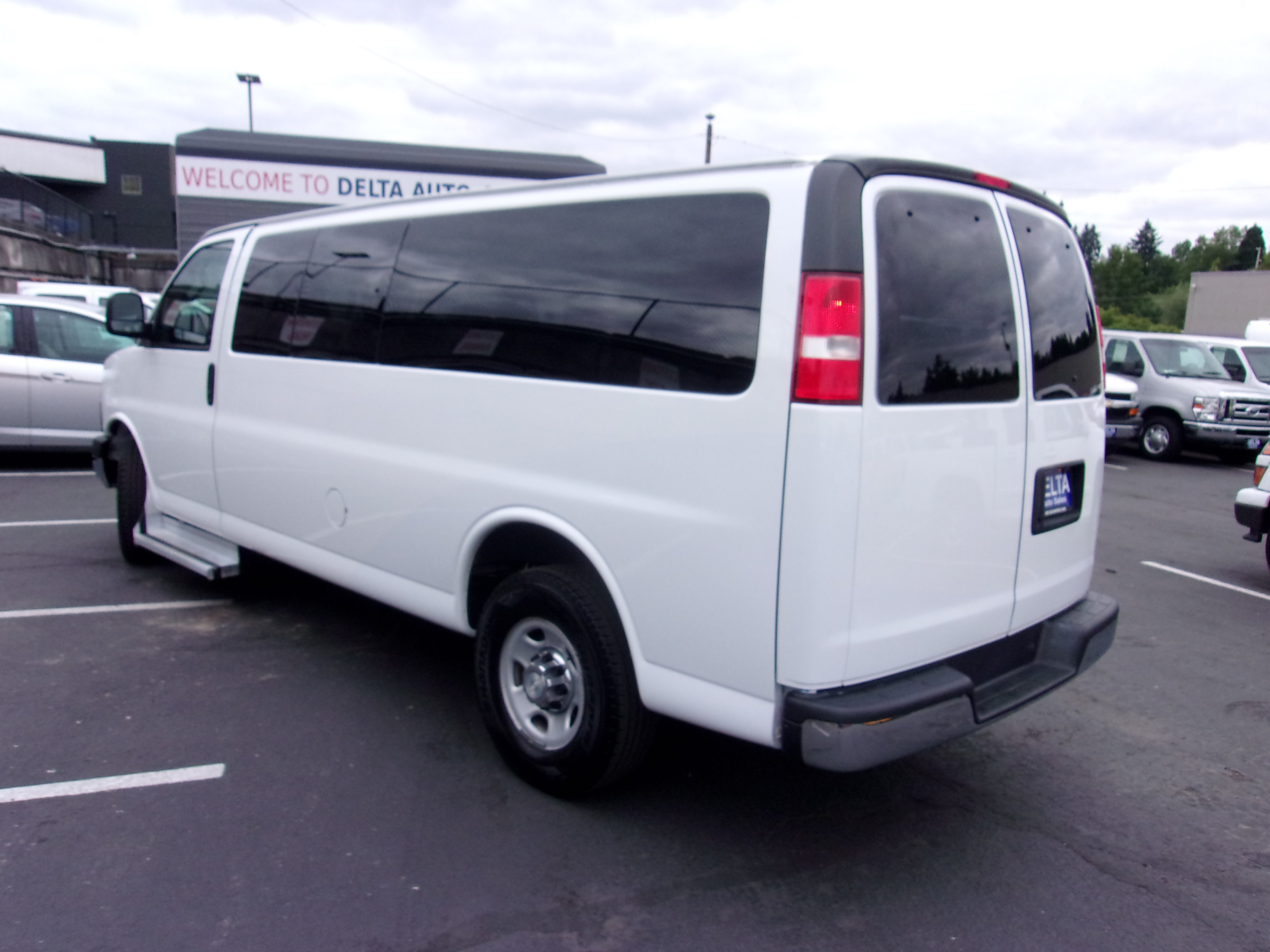 Used 2016 Chevrolet Express 3500 LT w/ LT Preferred Equipment Group RWD image 9