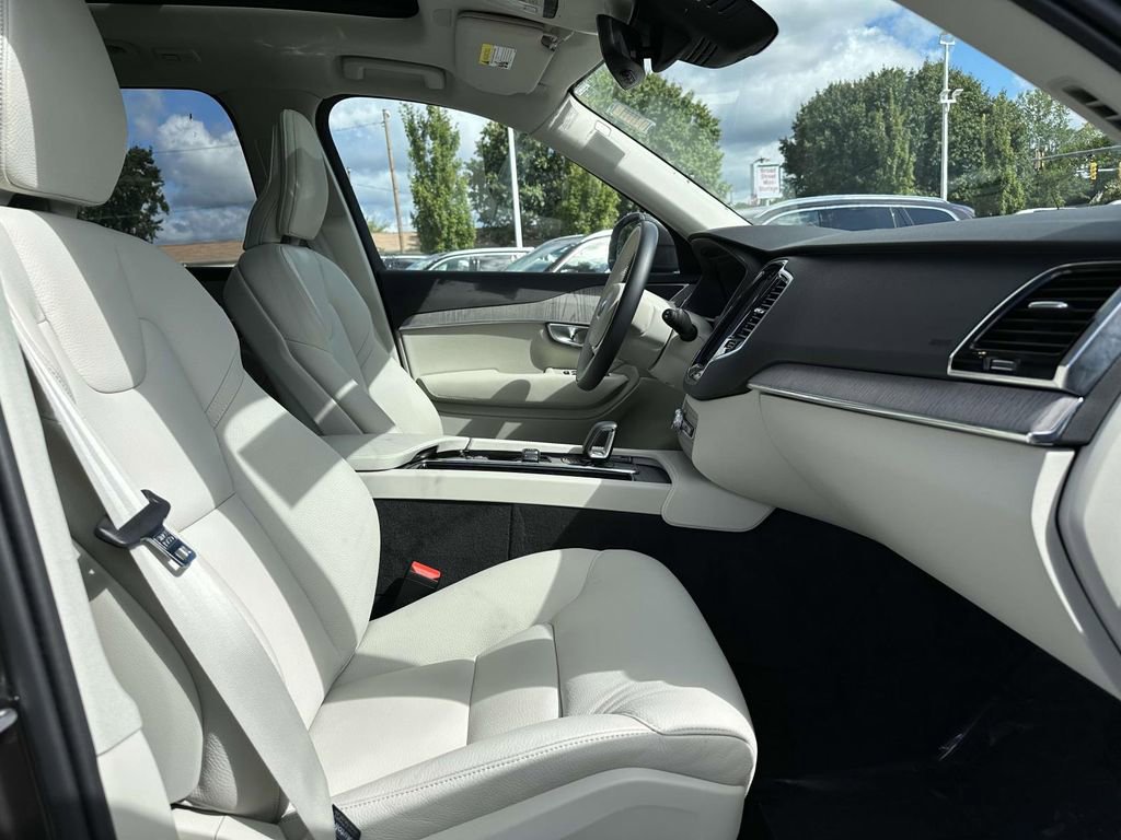 New 2024 Volvo XC90 T8 Plus image 15