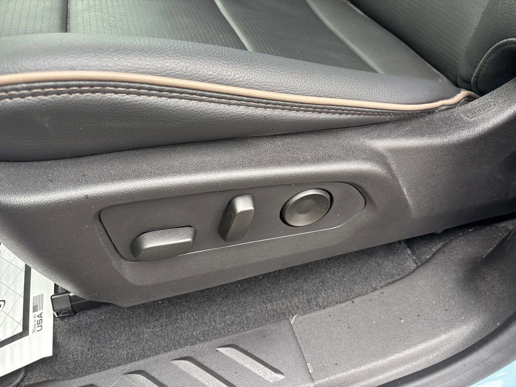 Used 2025 GMC Canyon Denali image 20