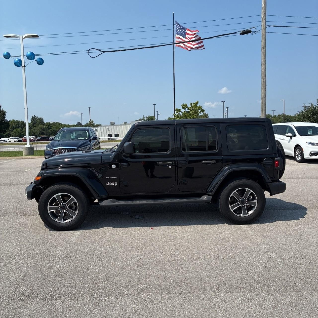 Used 2023 Jeep Wrangler Unlimited Sahara w/ Cold Weather Group AWD/4WD image 2
