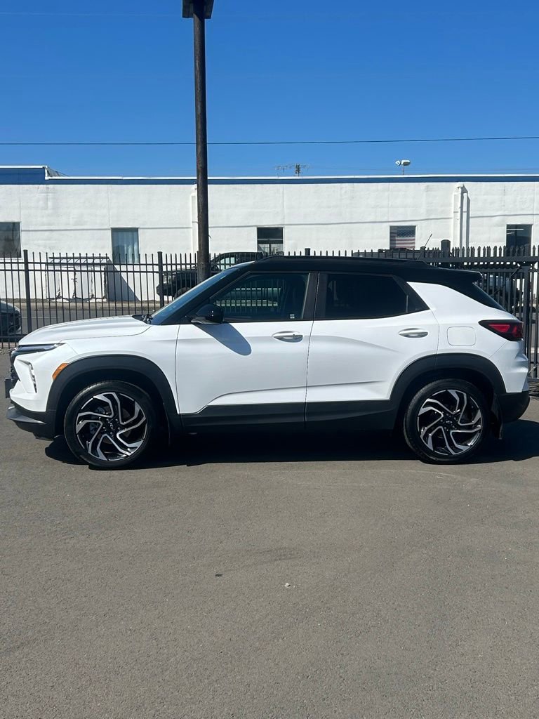 Used 2025 Chevrolet TrailBlazer RS w/ Convenience Package AWD/4WD image 3