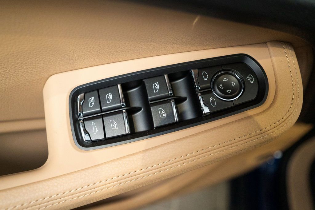 New 2026 Porsche Macan image 18