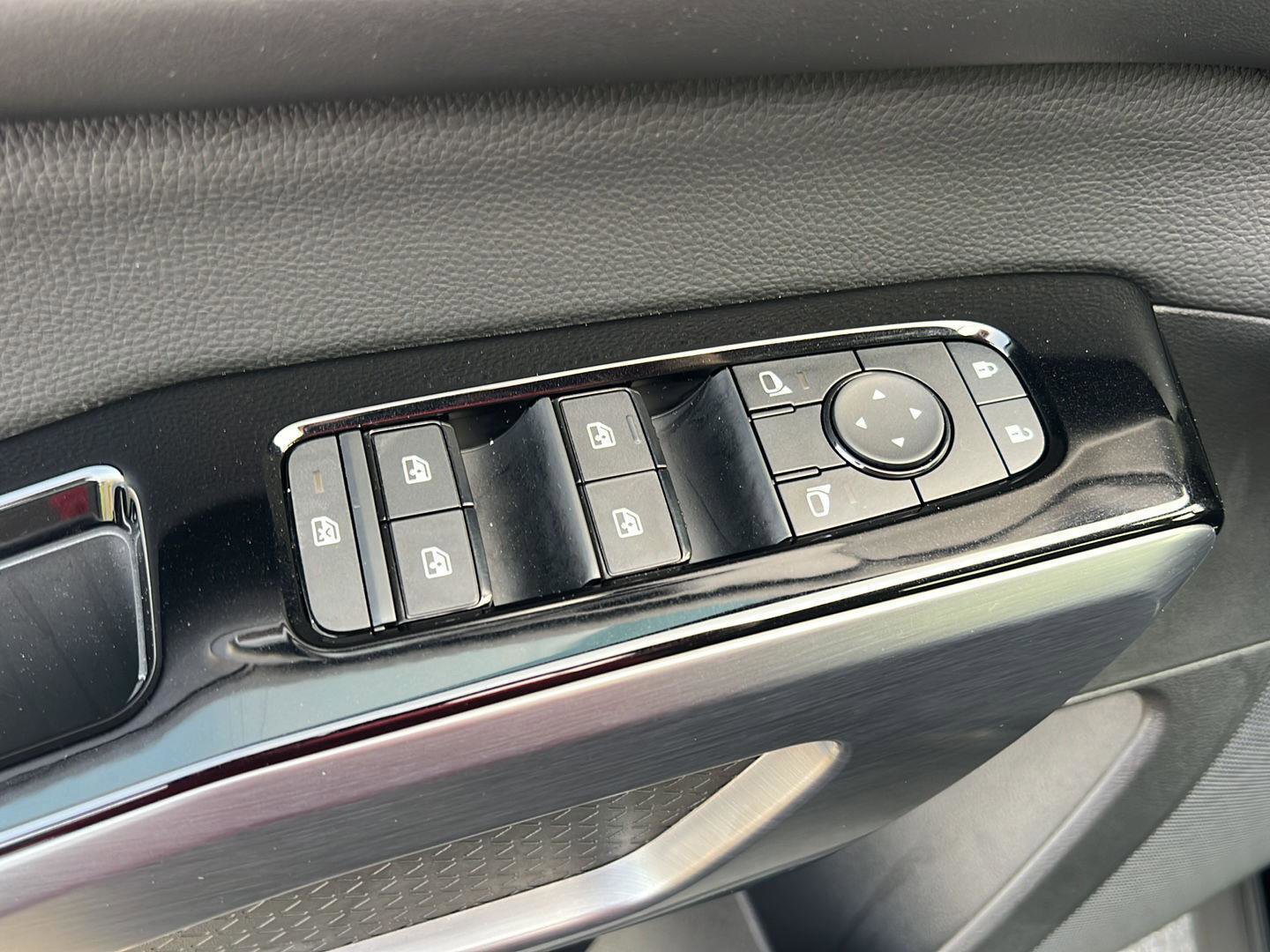 New 2026 Nissan Pathfinder SL FWD image 32
