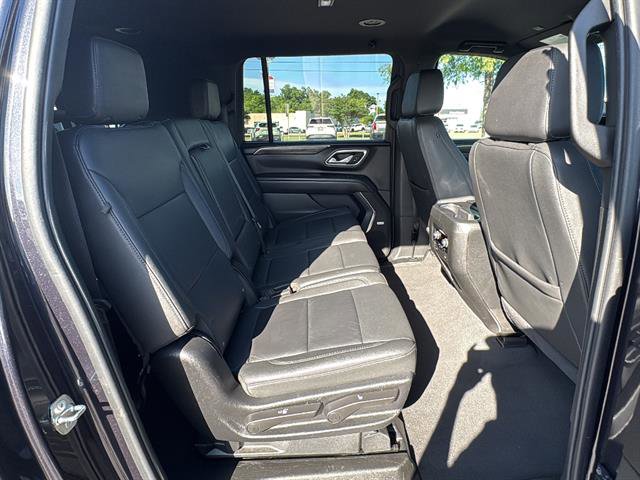 Used 2024 Chevrolet Suburban LT RWD image 15