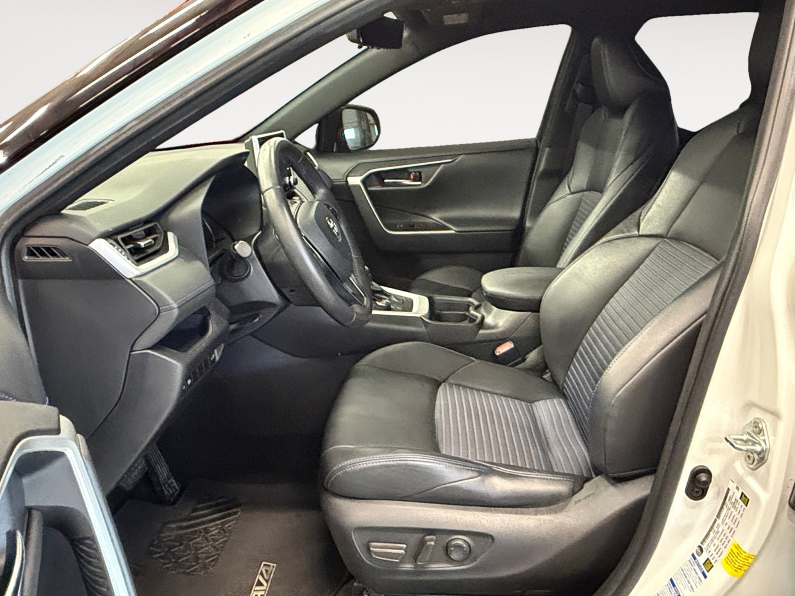 Used 2021 Toyota RAV4 XSE image 24