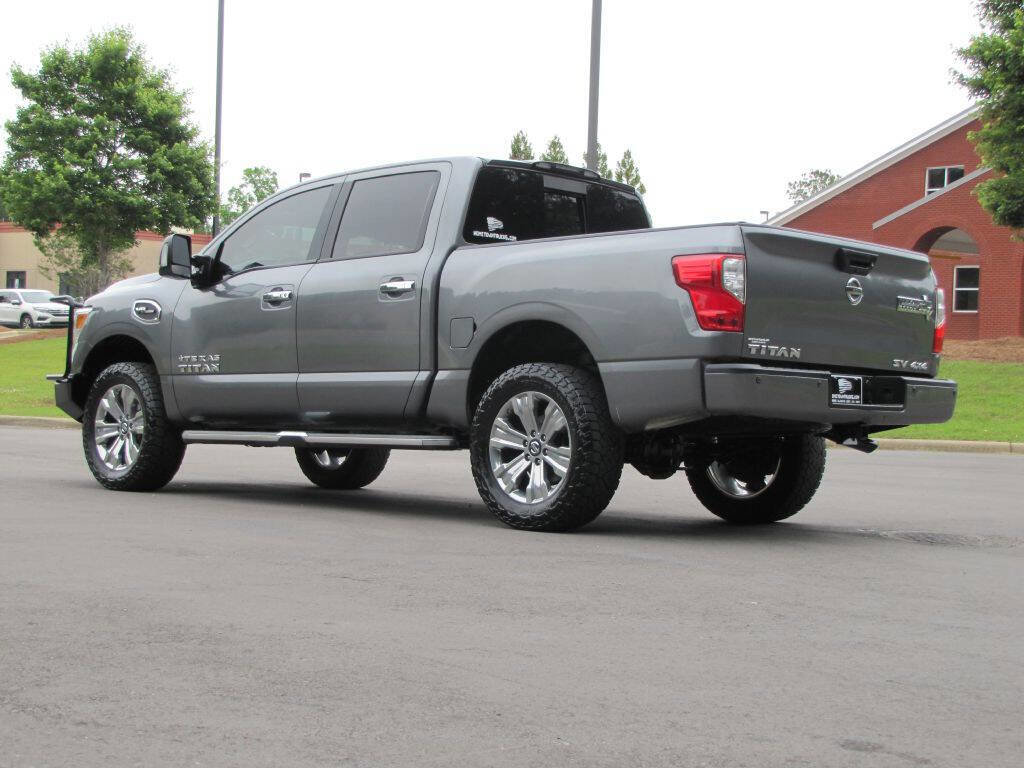 Used 2017 Nissan Titan SV AWD/4WD image 9