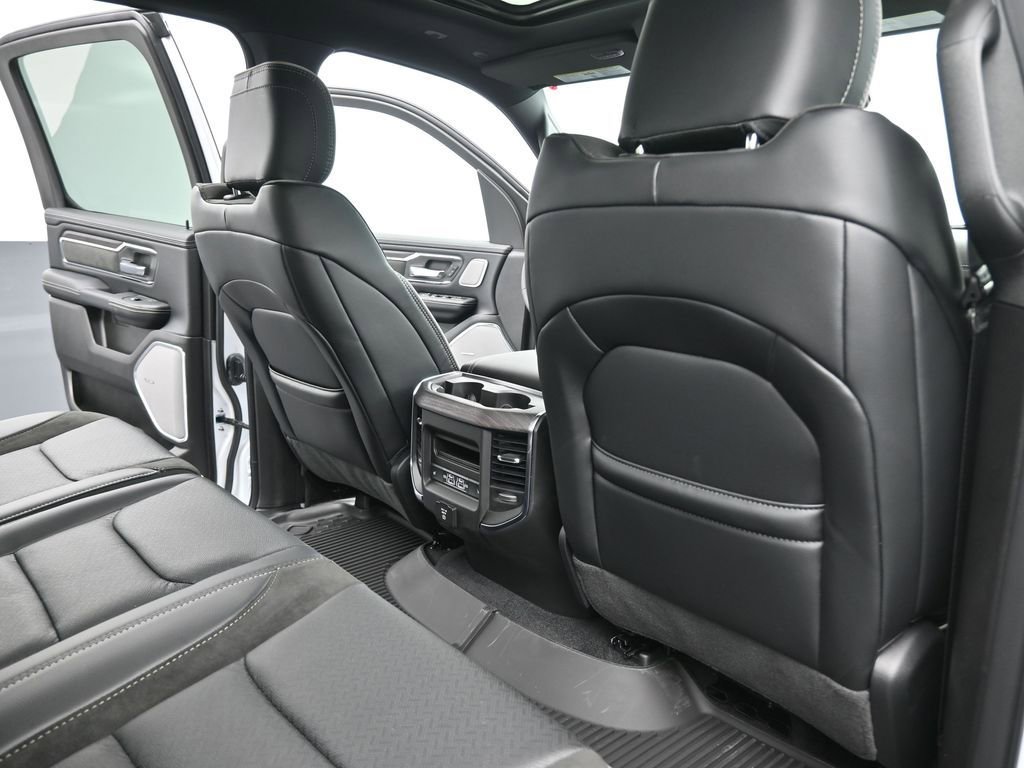 New 2026 RAM 1500 Laramie AWD/4WD image 25