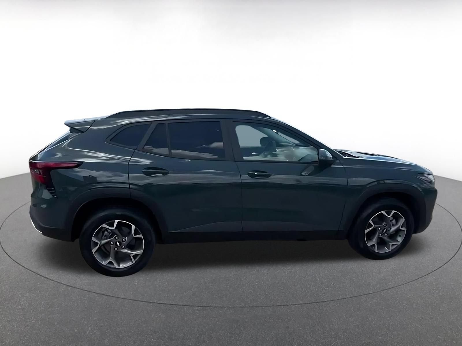 Used 2025 Chevrolet Trax LT w/ LT Convenience Package FWD image 13