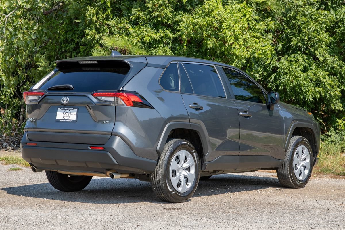 Used 2022 Toyota RAV4 LE FWD image 6