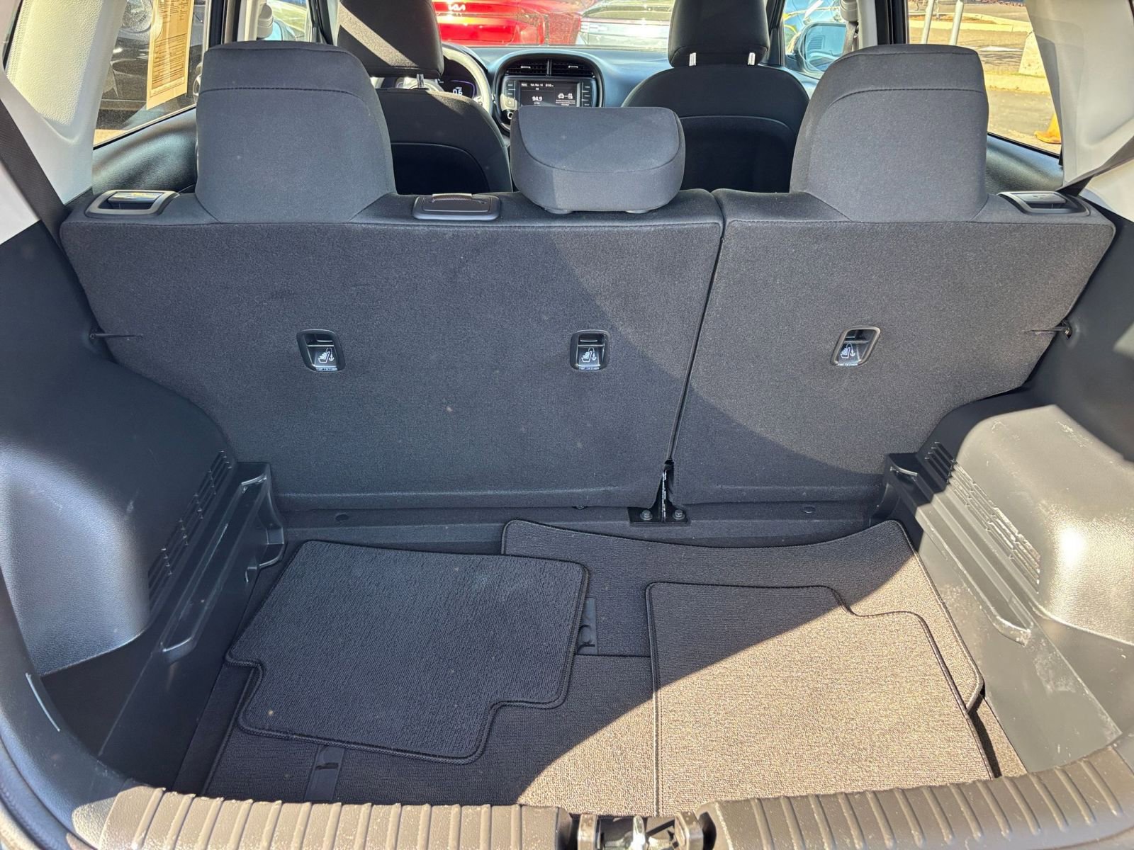 Used 2025 Kia Soul LX w/ LX Technology Package image 29