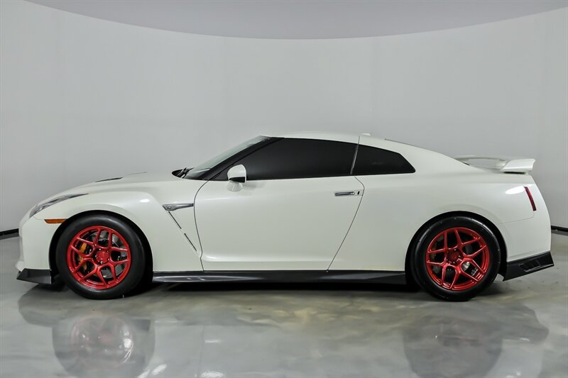 Used 2019 Nissan GT-R Premium AWD/4WD image 7