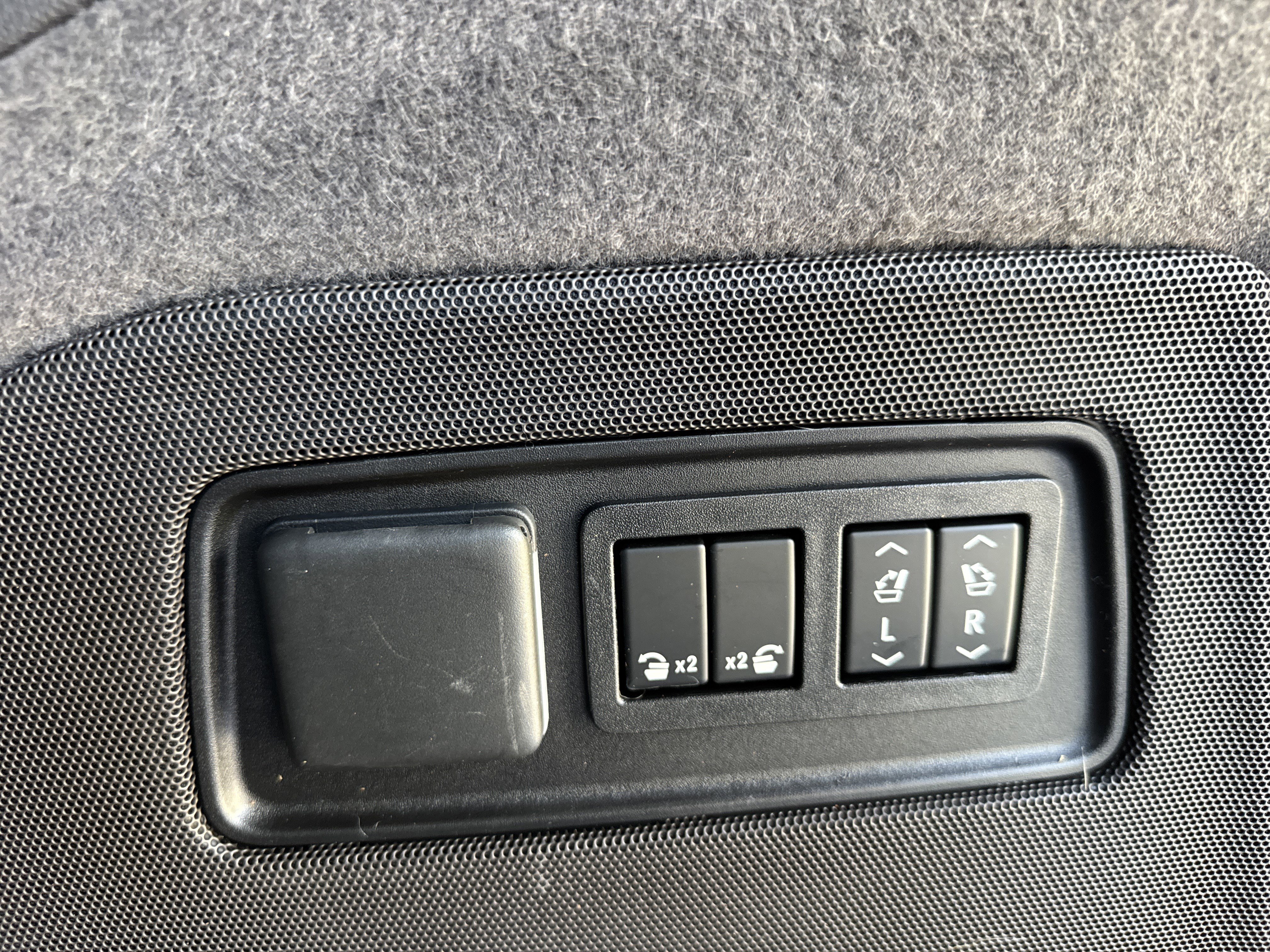 Used 2022 Cadillac Escalade Sport w/ Touring Package RWD image 36