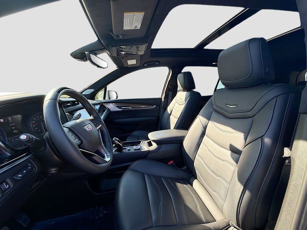 Certified 2025 Cadillac XT6 Premium Luxury w/ Platinum Package image 16