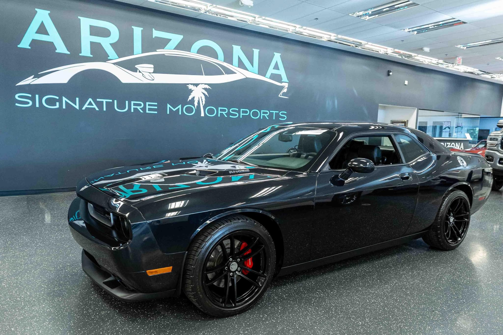 Used 2010 Dodge Challenger SRT8 RWD image 1