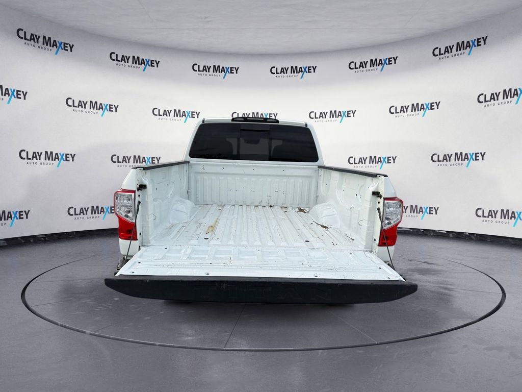 Used 2021 Nissan Titan SV image 16