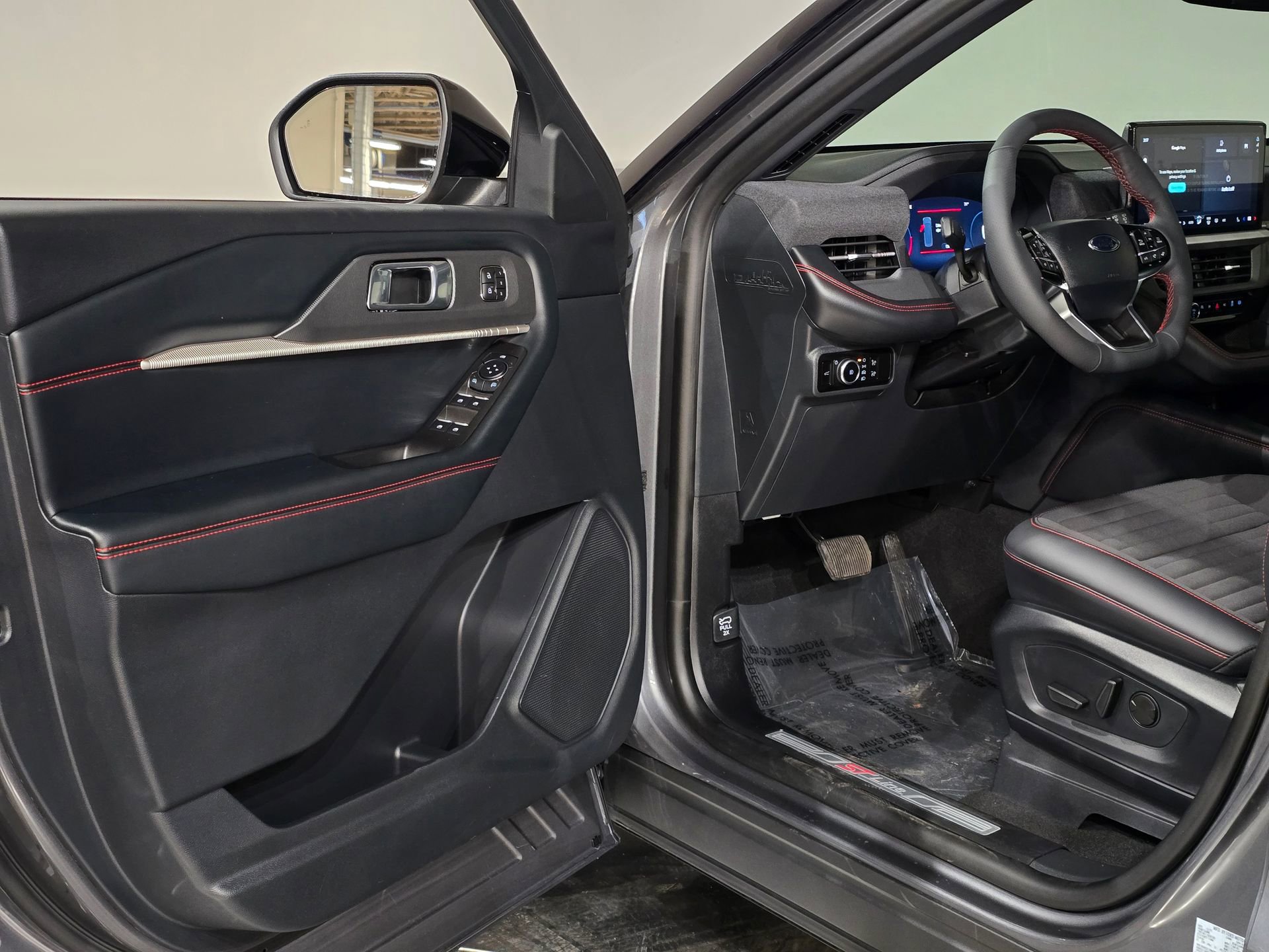 New 2026 Ford Explorer ST-Line w/ ST-Line Street Pack image 17
