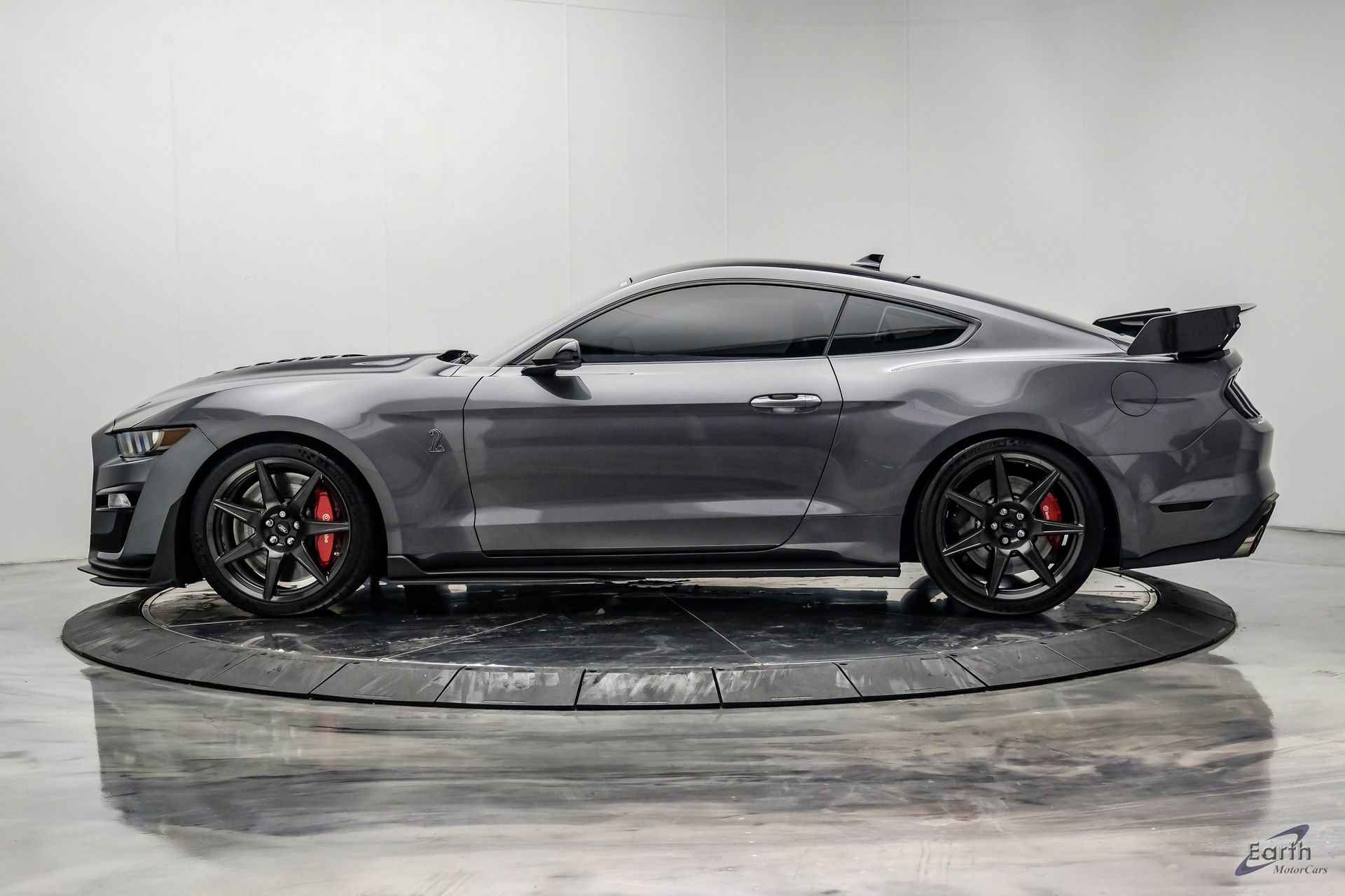 Used 2021 Ford Mustang Shelby GT500 w/ Carbon Fiber Track Pack RWD image 8