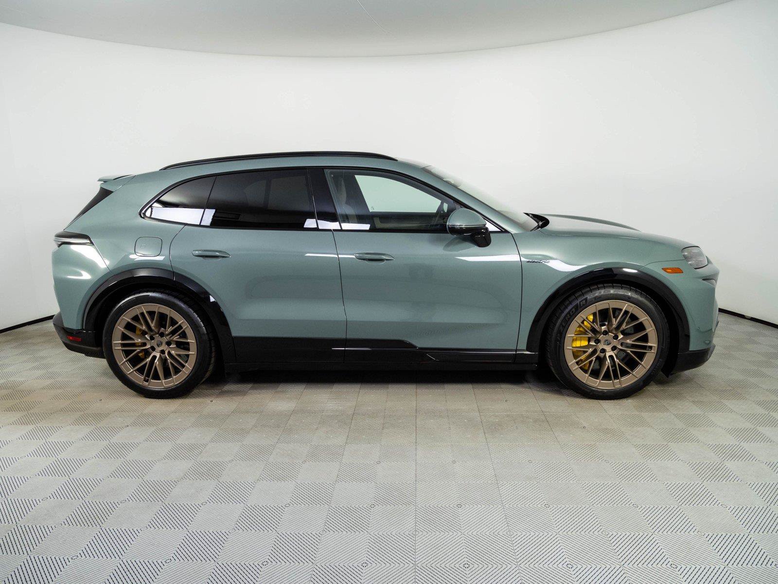 New 2026 Porsche Cayenne Turbo Electric AWD/4WD image 28