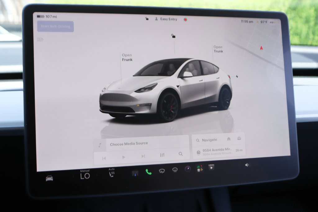 Used 2023 Tesla Model Y Performance AWD/4WD image 25