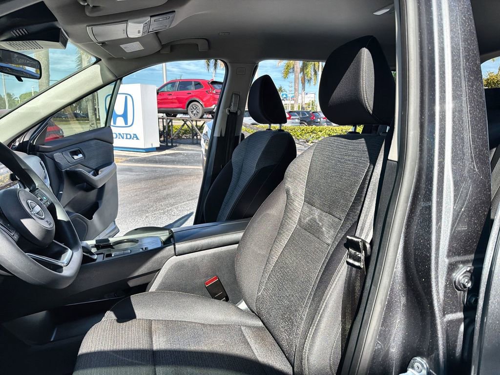 Used 2023 Nissan Rogue SV image 24