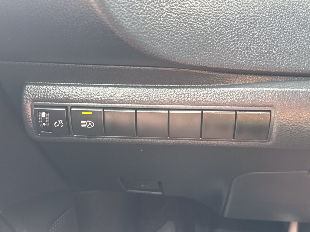 Used 2024 Toyota Corolla LE FWD image 33
