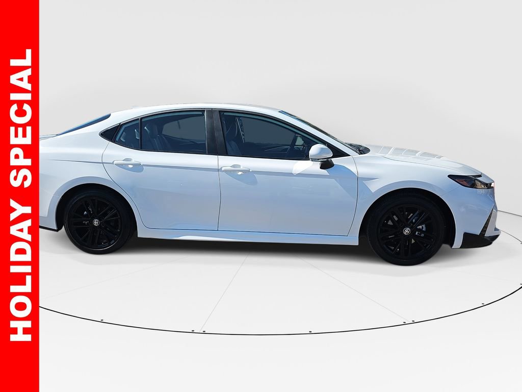 Used 2025 Toyota Camry SE image 2