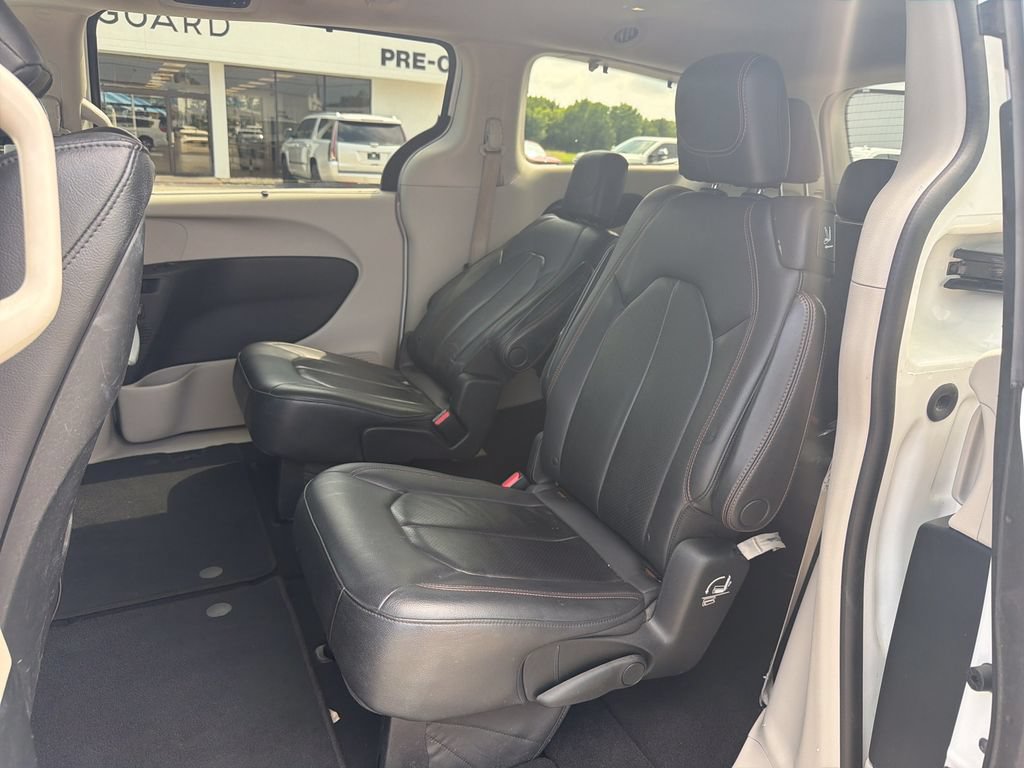 Used 2017 Chrysler Pacifica Touring-L Plus FWD image 12