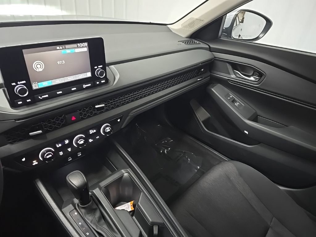 Used 2023 Honda Accord EX image 26