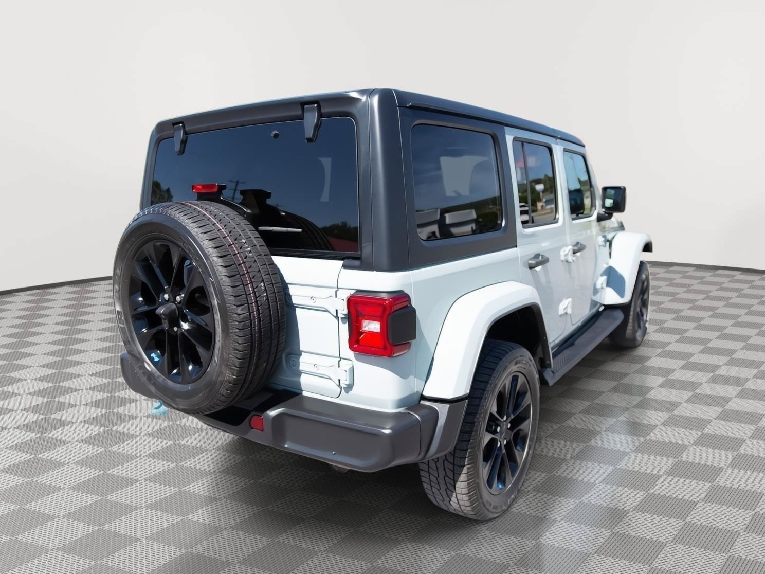 Used 2023 Jeep Wrangler Unlimited Sahara w/ Cold Weather Group AWD/4WD image 5