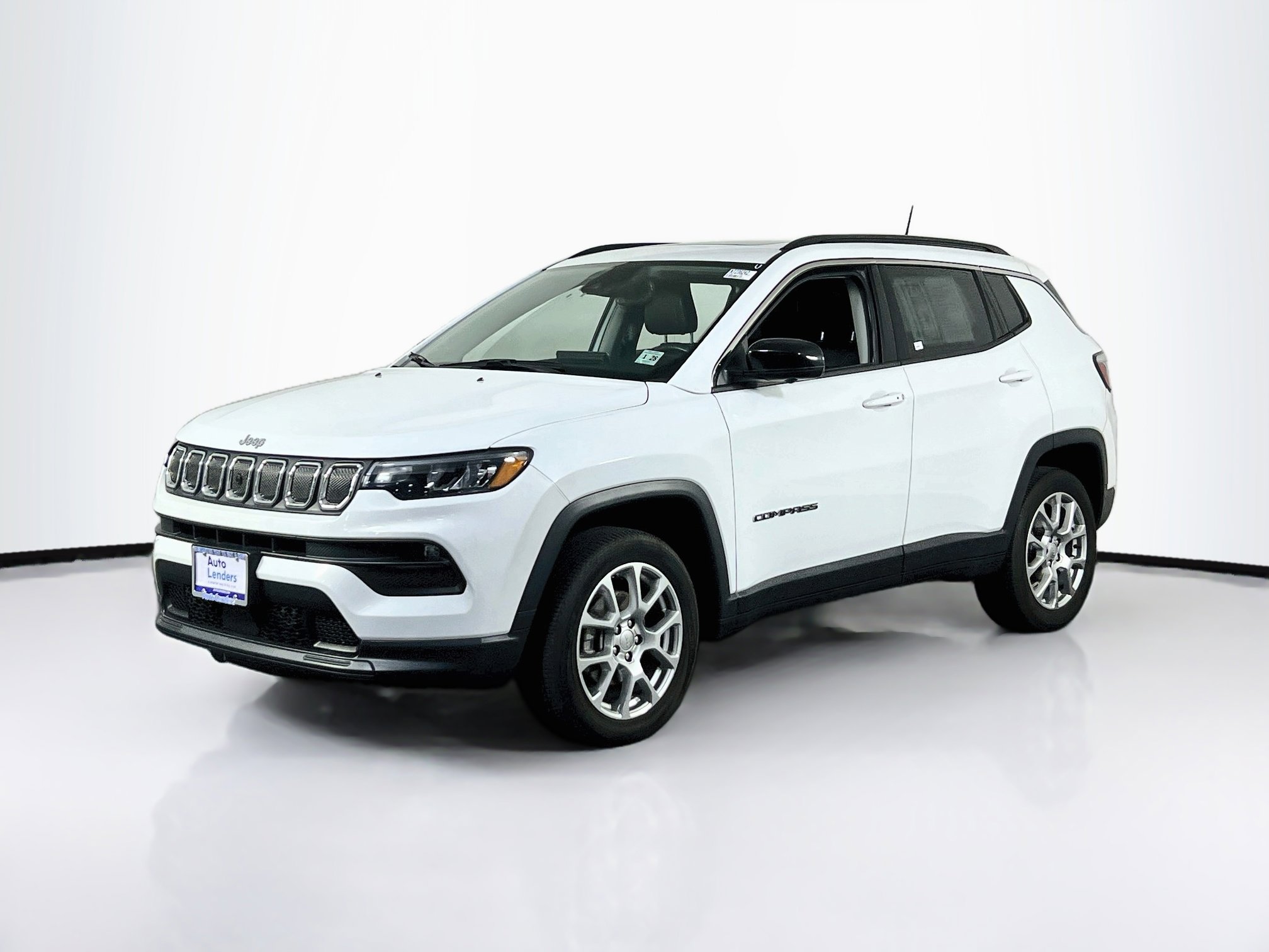 Used 2022 Jeep Compass Latitude w/ Sun and Sound Group AWD/4WD image 1