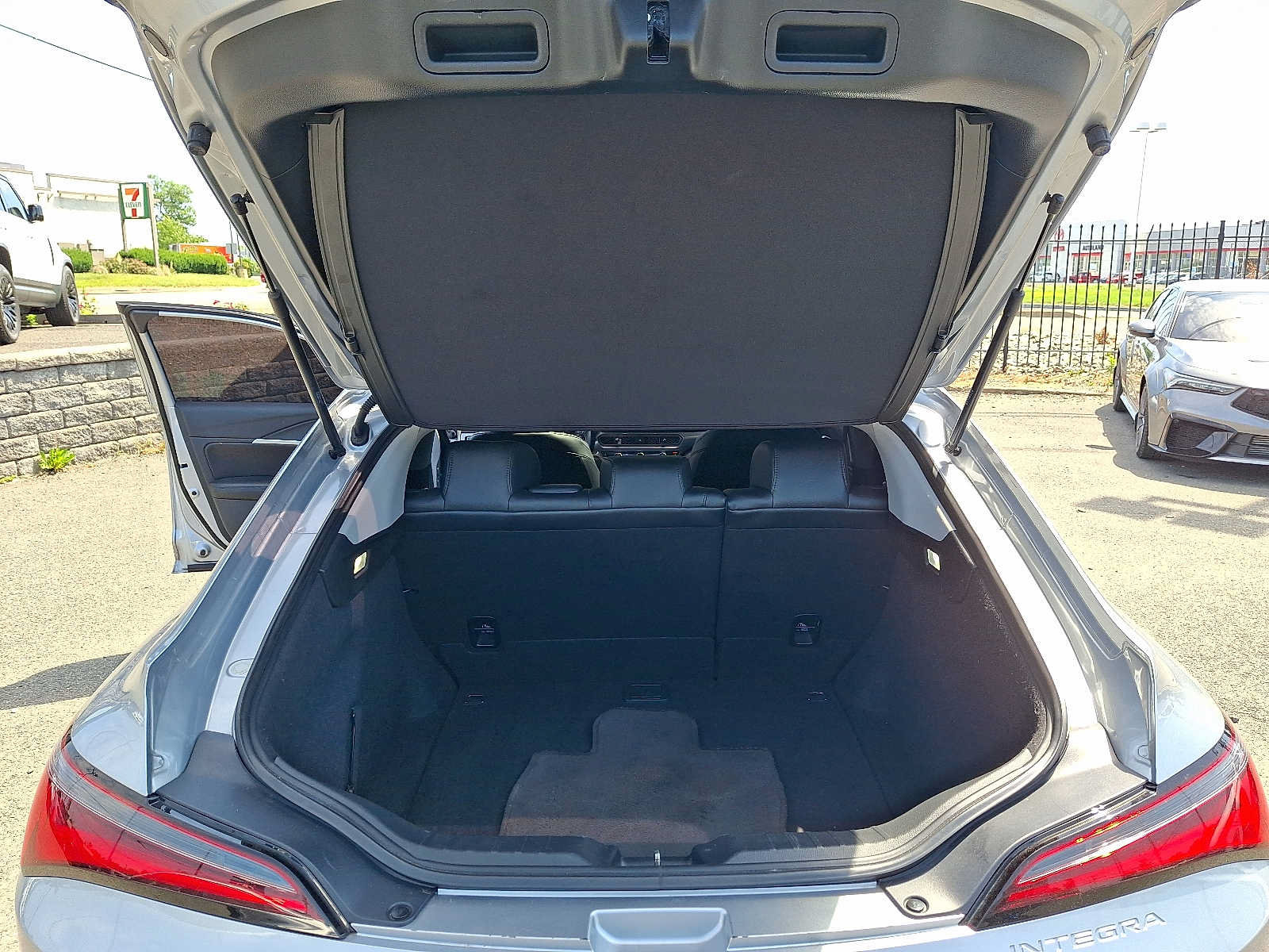 Used 2024 Acura Integra FWD image 29